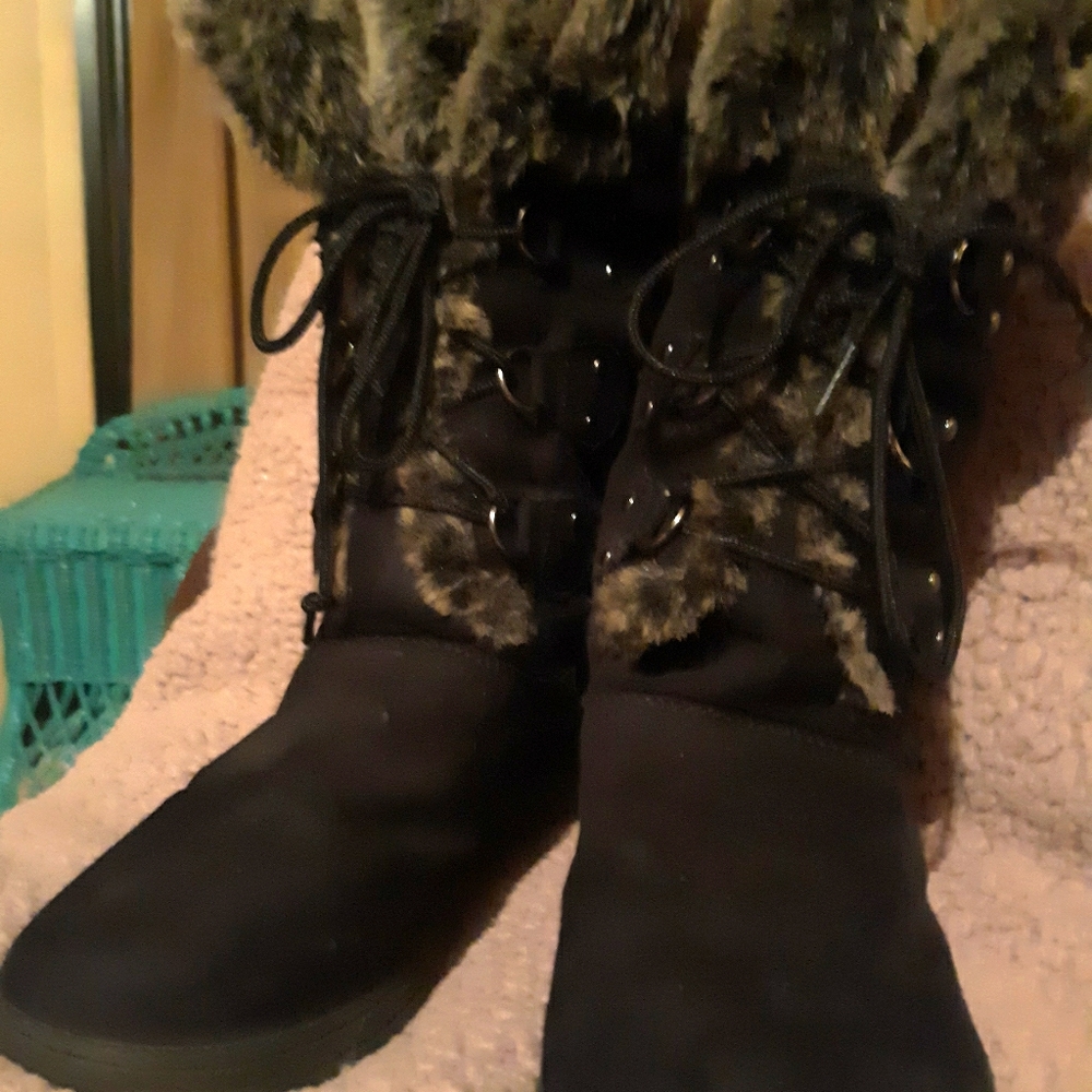 Womens boots size 10